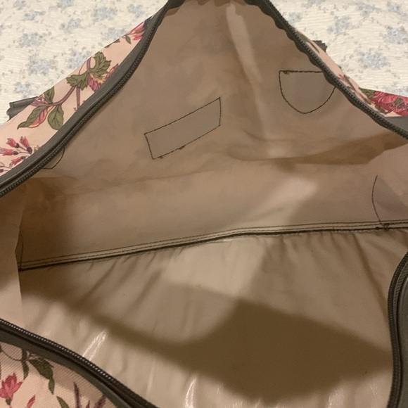 Laura Ashley Overnight Bag No 1 Floral matching Handles A Gorgeous must have Bag - Picture 8 of 11